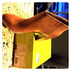 Ted Baker NIB size 39 (8) brown boots